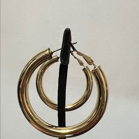 Elegant Gold Hoop Earrings - Picture 2 of 5